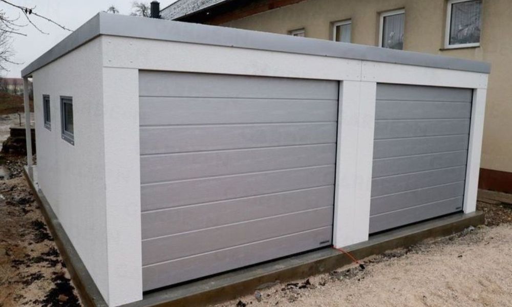 Garaj metalic nou, disponibil în variante de dimensiuni simple și duble.