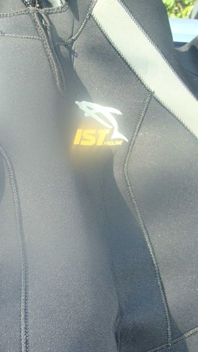 водолазен неопренов костюм