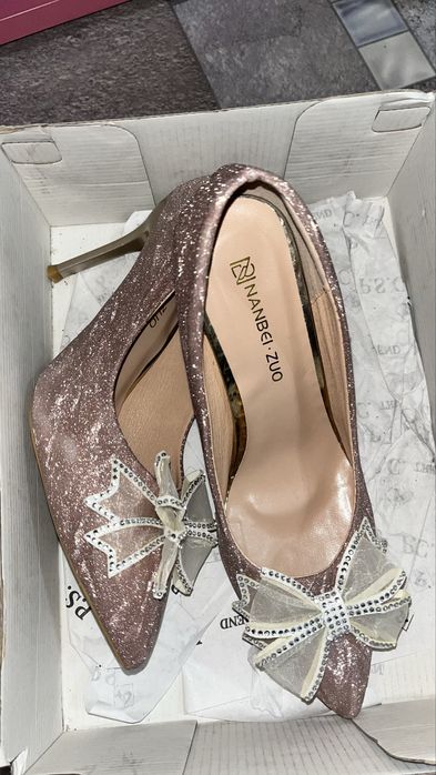 Туфли(розово-бежевые с блестками)
