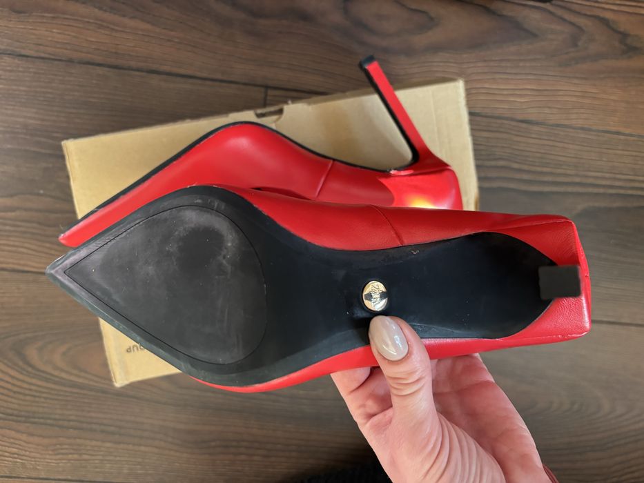 Кожени обувки на висок ток