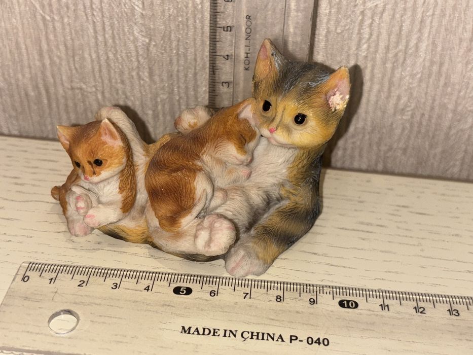 Коллекция статуэток кошек