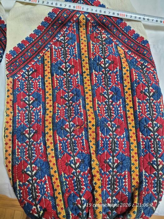 кенарени гащи,  долен чеиз). пищна ръчна бродерия по крачолите
