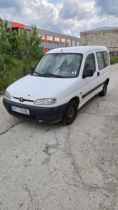 Продавам Пежо партнер - Peugeot partner - бензин