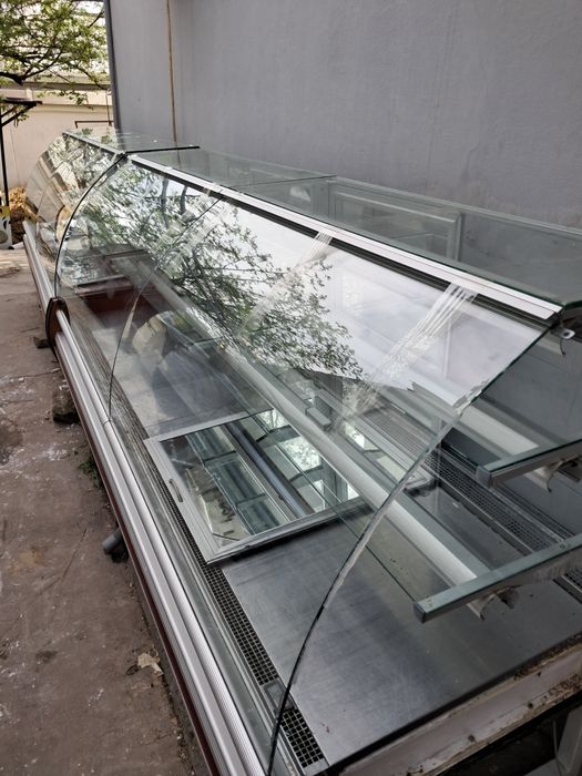 Dokonlar uchun vitrinalar bor arzon narxlarda