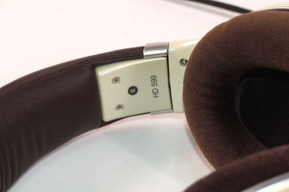 Casti Hi-Fi SENNHEISER model HD599, frecventa 38500 Hz (maxima), NOI
