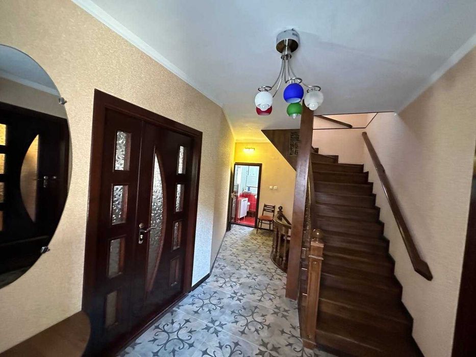 Коттедж. Юнусабад Ц-5, 2,6 соток, 2 этажа, 5 комнат, угловой=