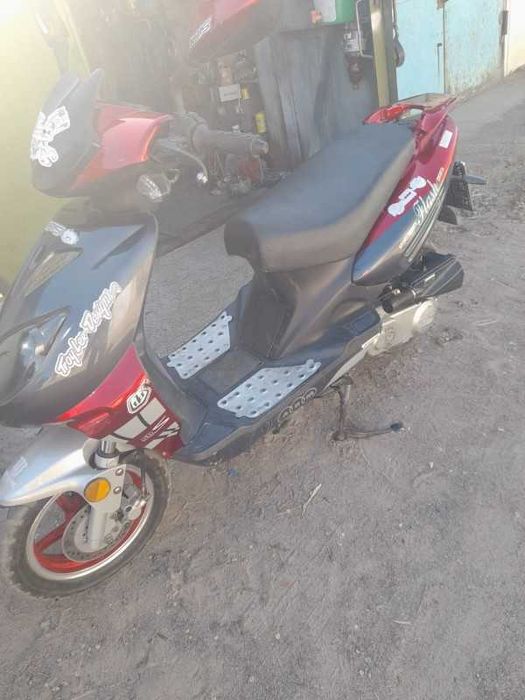 Продам 2 мопеда  китай
