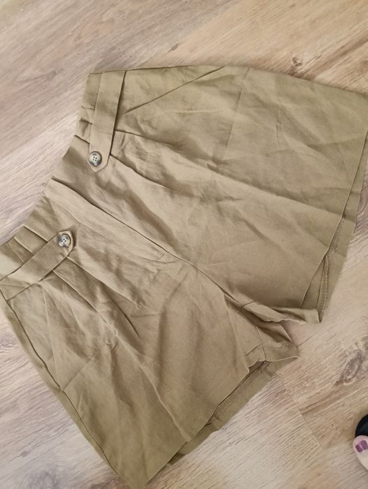 Pantaloni scurți stofă mărimea M