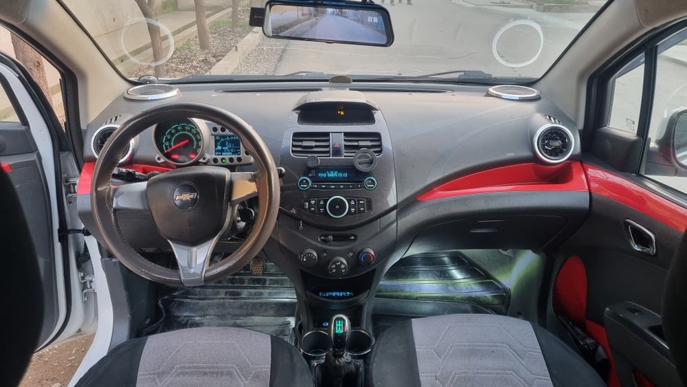 Chevrolet Spark oq rangli 3 pozitsiya