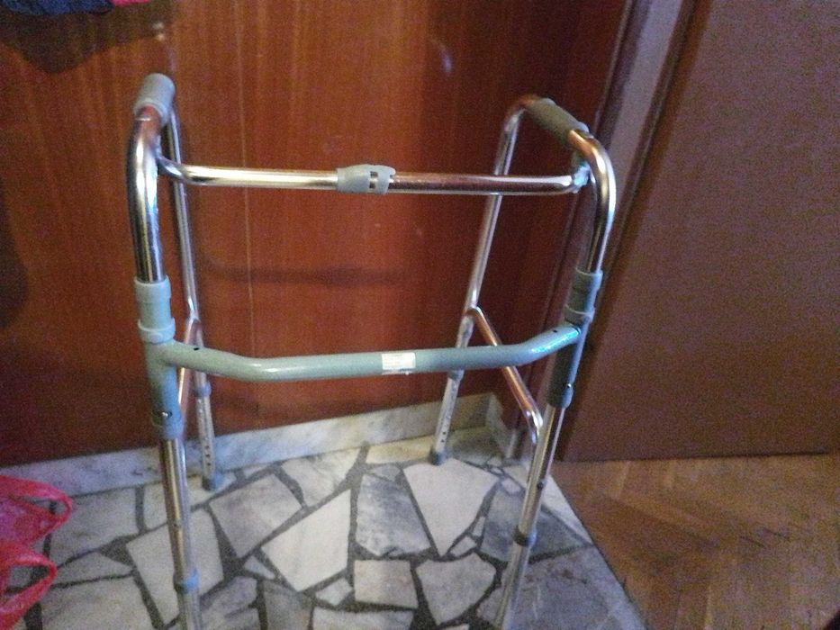 Проходилка за възрастни хора