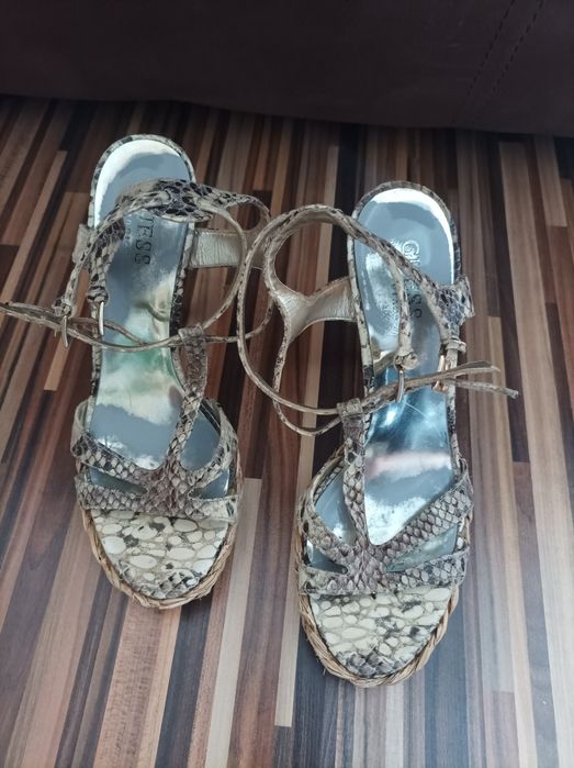 Летни сандали на Guess Patricia Pepe