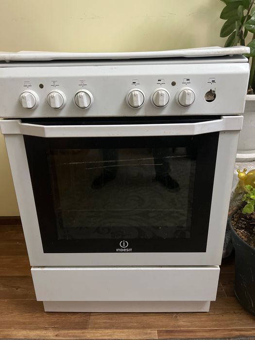 Электроплита Indesit, рабочая, недорого