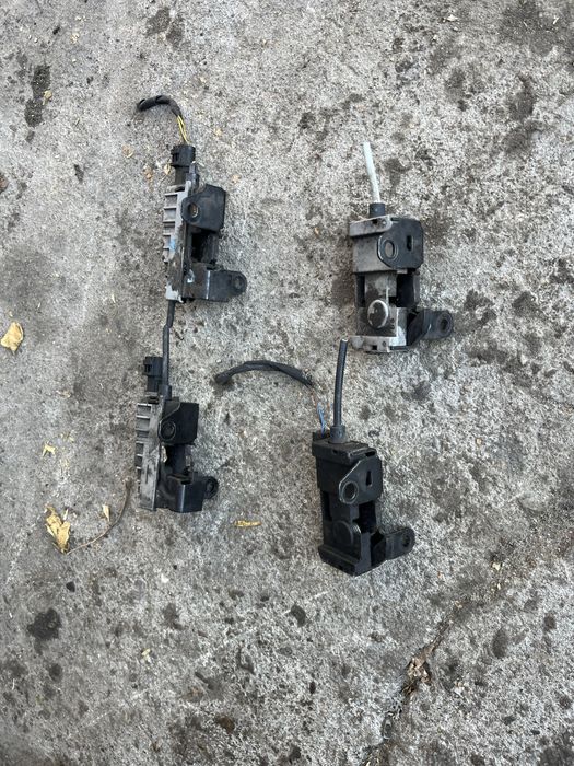 Закопчалки  преден капак Mercedes E 212 , C W204 , C W205 и др