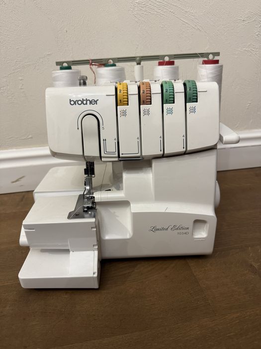 Masina de surfilat Brother 134D