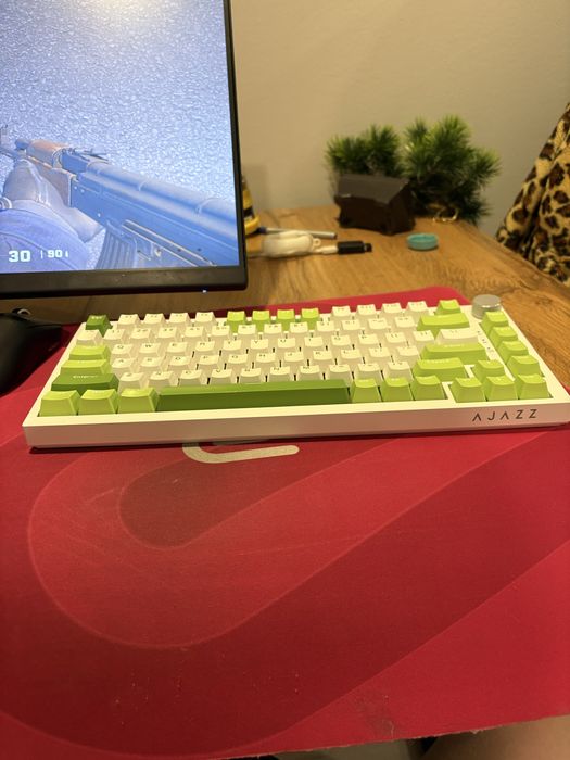 Продам клавиатуру Ajazz ak820