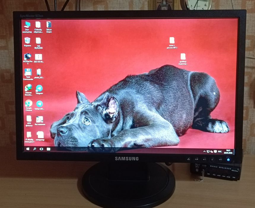 монитор  Samsung LS19HANKBUXSG стояние отличное !