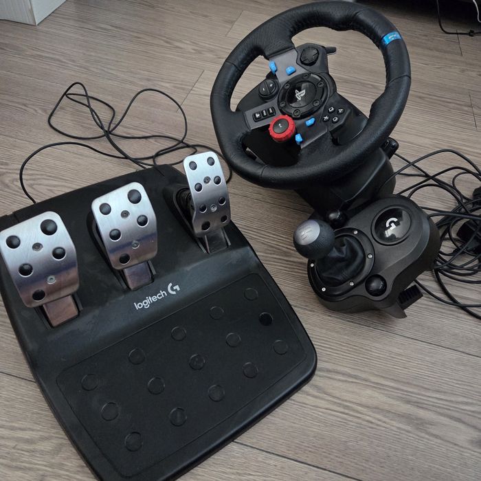 Volan gaming Logitech G cu pedale si schimbator