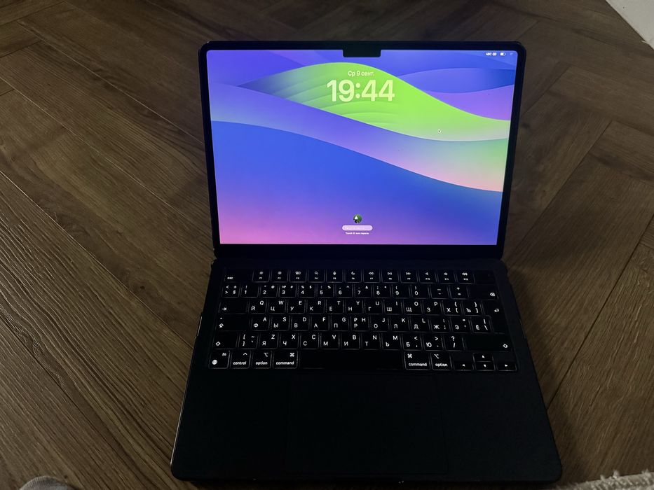 Macbook m3 16/256 ГБ