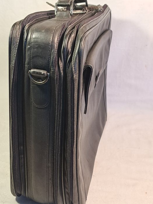 Луксозен кожен бизнес куфар Bree