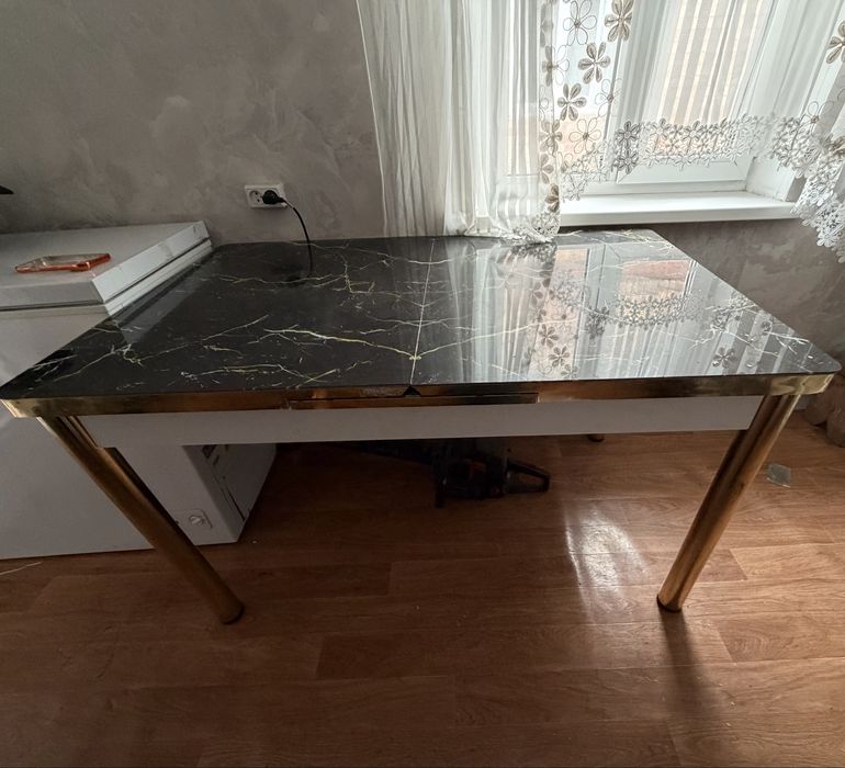 Продам стол и 6 стултев