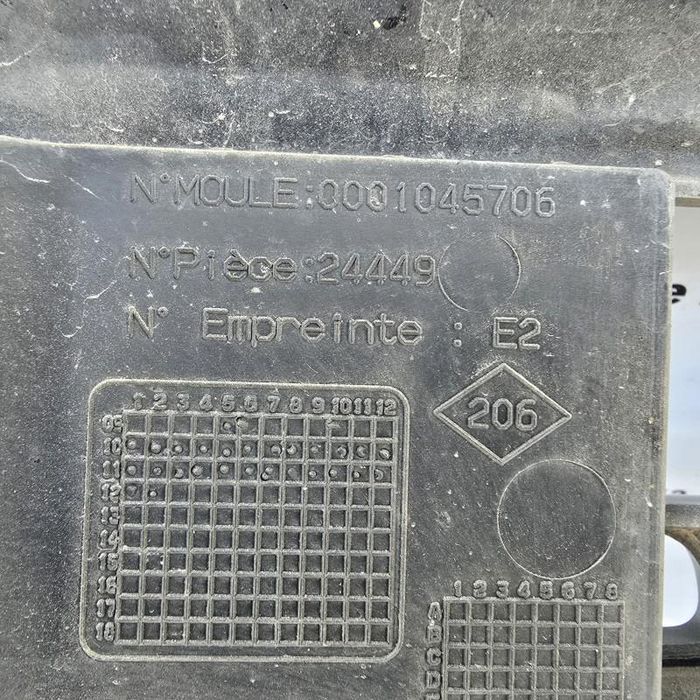 Grila centrala radiator Nissan NV400