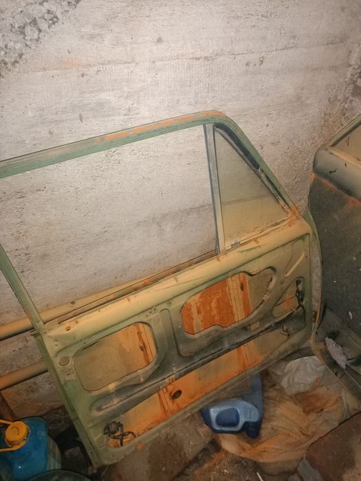 Продам двери левые.