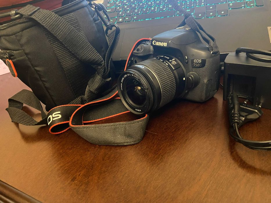 Цифровик CANON EOS 750D
