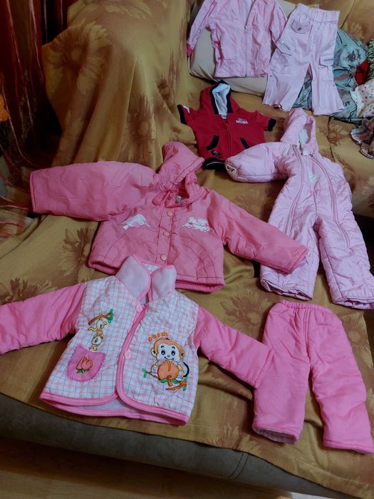 Продавам детски дрешки за момиче и момче до 3 години