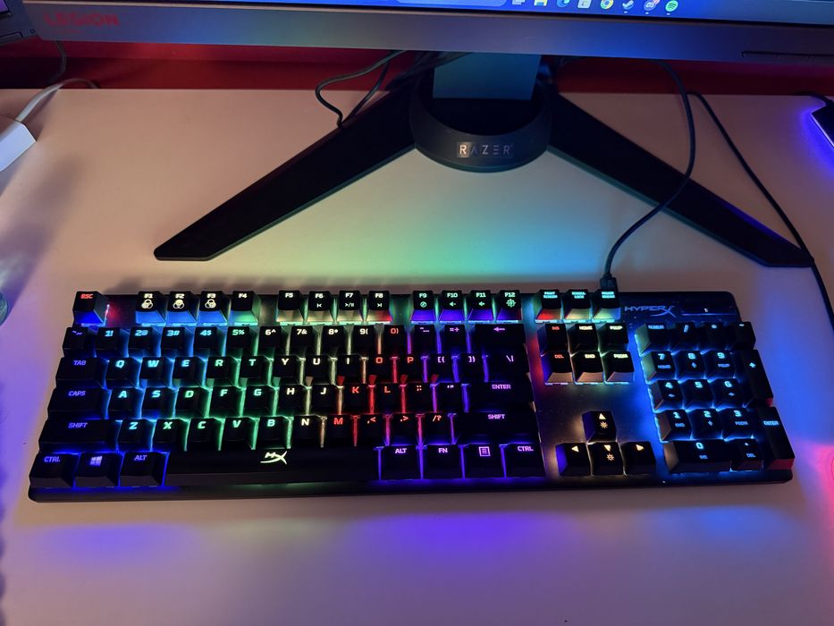 Продавам геймърска клавиатура HyperX Alloy Origins.