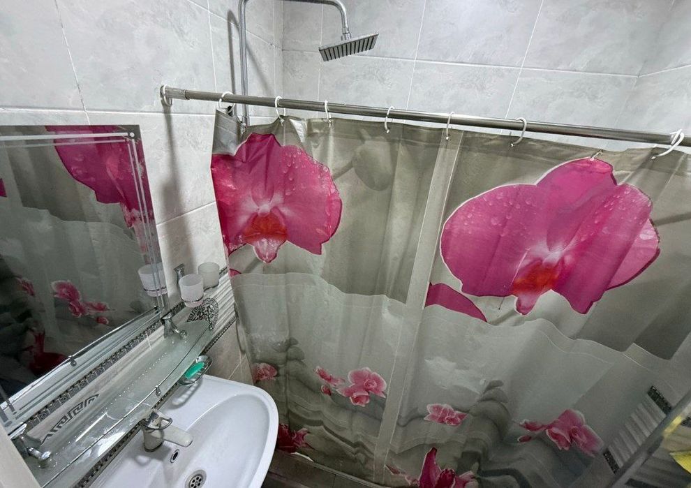 Юнусабад 6 квартал. Продается квартира 2/4/4