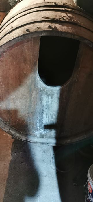 Vând butie vin de 1500 litri