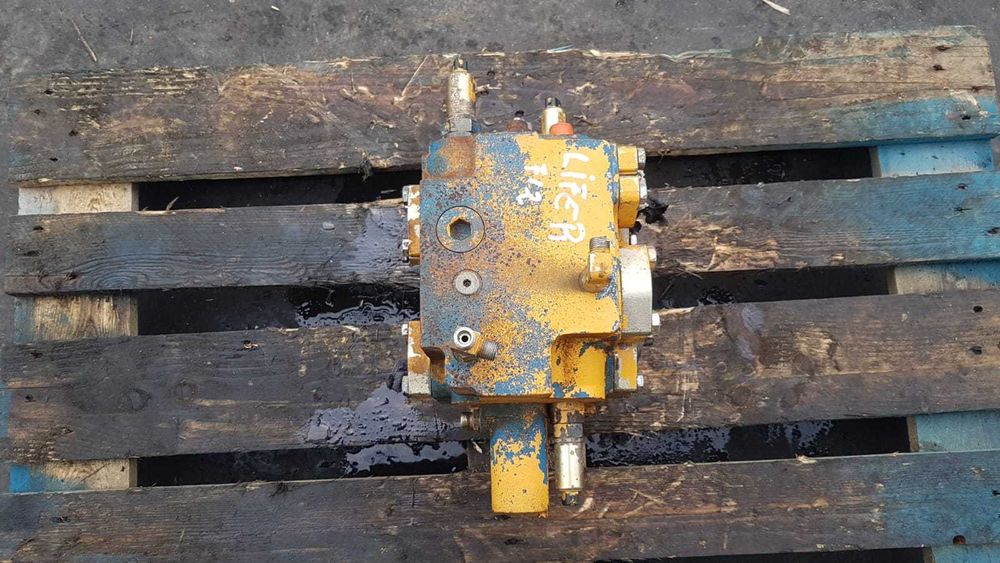 Distribuitor hidraulic buldozer Liebherr PR 712 , 722 , 732 , 742