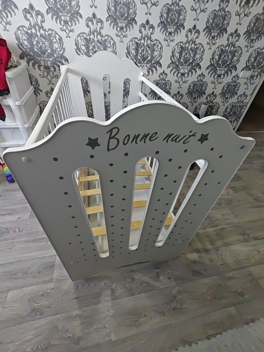 Продам детскую кроватку
