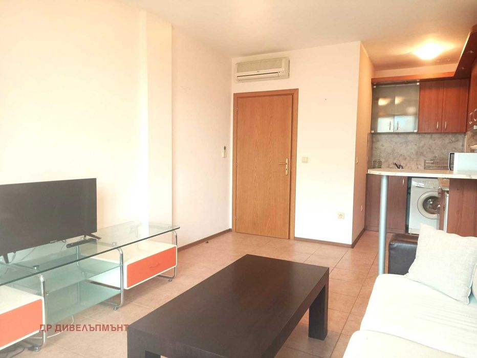 Дава се под наем Тристаен апартамент в к.к. Слънчев бряг - 101 кв.м за 307 € - Снимка #1