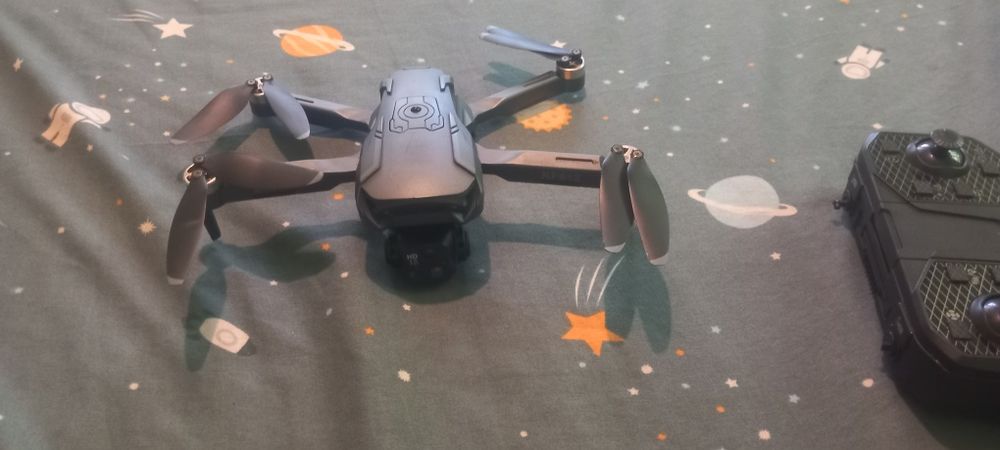 Vând dronă hexacraft bleck shark perfect funcțională