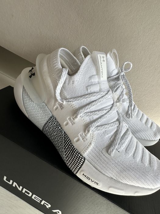 Женские кроссовки Under Armour