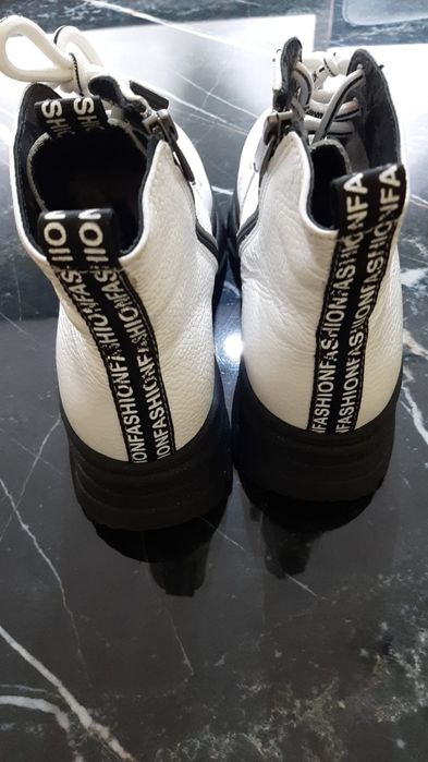 Продам ботинки новые