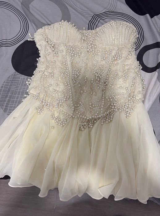 Rochie scurtă albă Asos perle, de ocazie / cununie civilă, ca nouă, mărimea 38/M