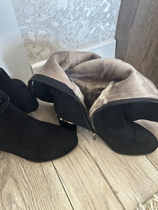 Продам новые зимние сапоги