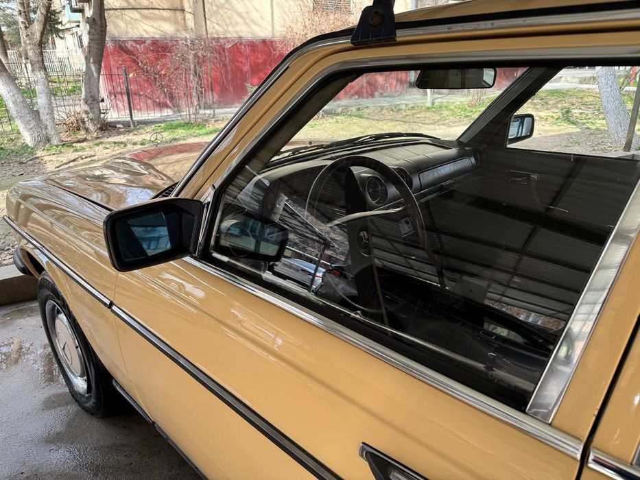 Мерседес 123 седан