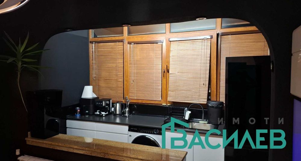 Продава се Тристаен апартамент в София, Център - 75 кв.м за 1428 €/кв.м - Снимка #4