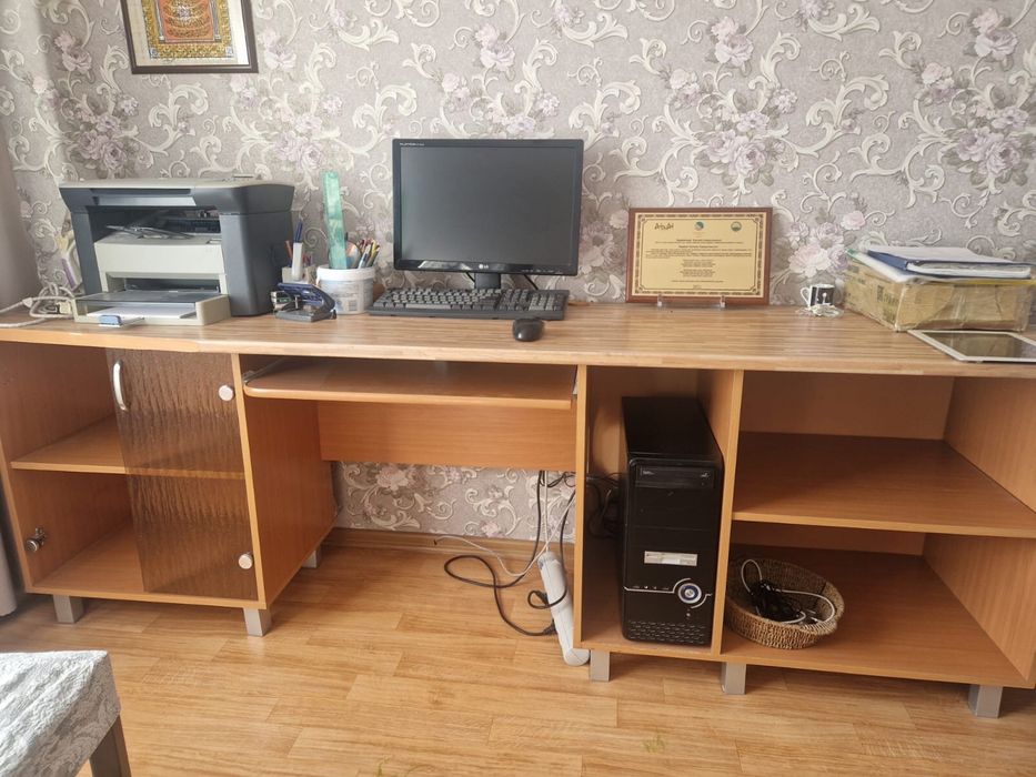 Продам компьютерный стол