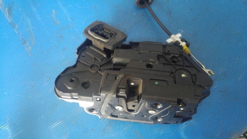 broasca iala usa stanga vw polo 6r 2 usi 5k1837015b