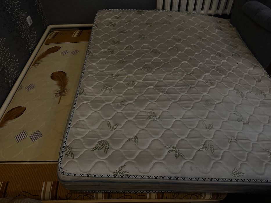 Кровать, два матраса