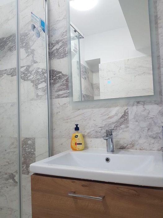 Închiriez apartament la Royal Town