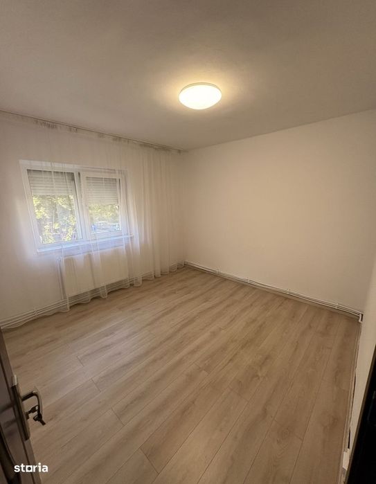 2 camere decomandate,1 Mai, centrală proprie,AC,liber, parchet,gresie
