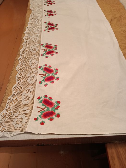 Продаю ткань с вышивкой