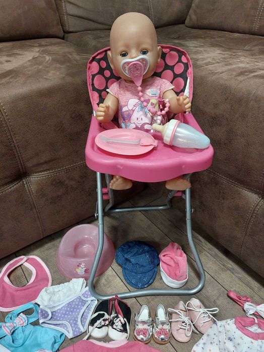 Кукла Бейби Борн, столче за хранене и аксесоари