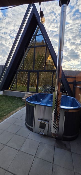 Cabana de inchiriat cu jacuzzi, party friendly