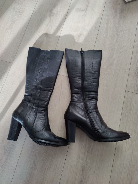 Продам женские сапоги